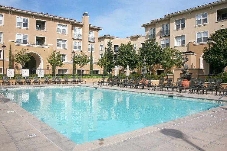 weekly-commercial-pool-services-for-apartments-katy-tx-katy-blue-pool-services-01